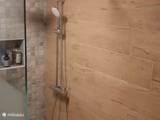 Biamics en Italia, Piamonte, Mombercelli - casa vacacional ducha a ras de suelo