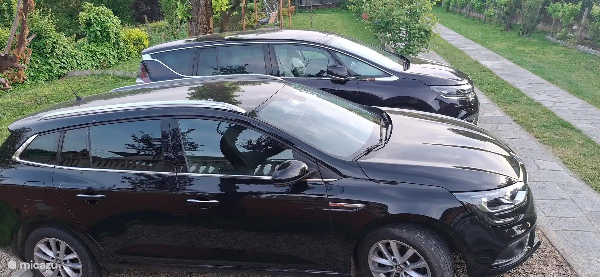 Gepflasterter Parkplatz - zusätzliche Parkplätze hinter dem Haus