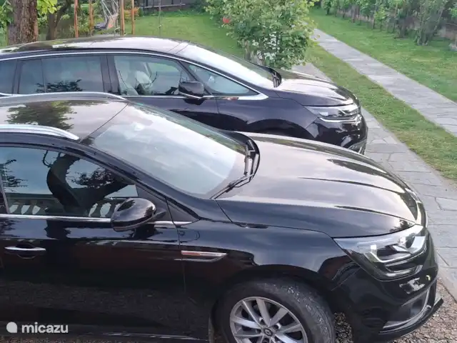 Biamics en Italia, Piamonte, Mombercelli - casa vacacional Aparcamiento pavimentado: aparcamiento adicional detrás de la casa