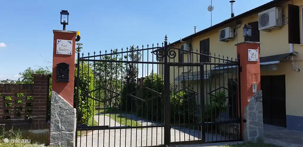 Automatisches Tor auf Fernbedienung für Ihre Privatsphäre