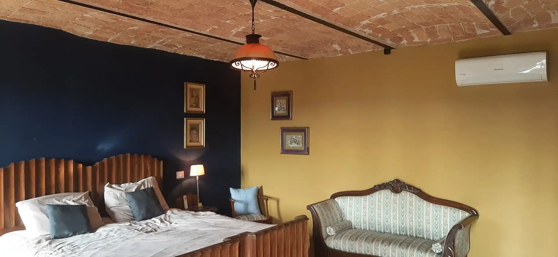 Zimmer oltre - gerade komplett renoviert