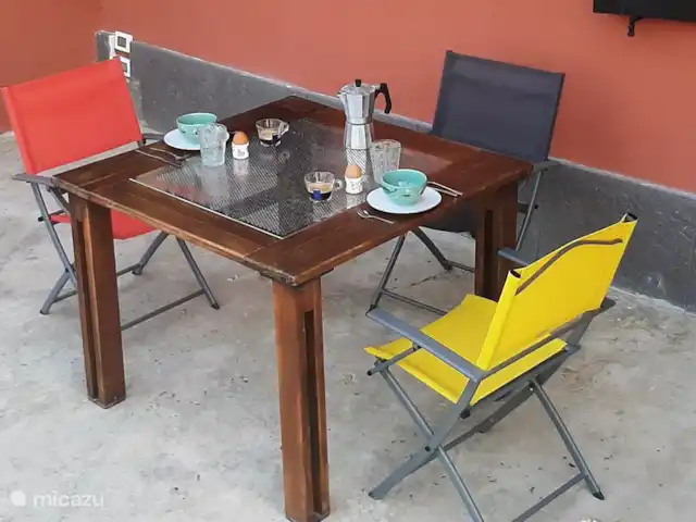 Biamics en Italia, Piamonte, Mombercelli - casa vacacional Desayuno a la sombra