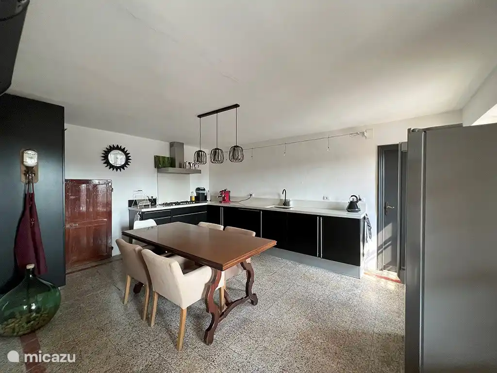 geräumige Küche mit allen Annehmlichkeiten inklusive Geschirrspüler