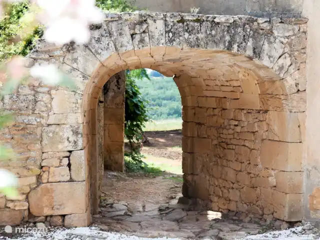 Le Mas | France, Dordogne, Sainte-Croix - ferme Le tunnel dans le jardin