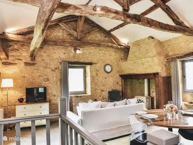 Location de Vacances France, Dordogne, Sainte-Croix, ferme - Le Mas et Le Mazet Le salon et la cuisine du Mazet