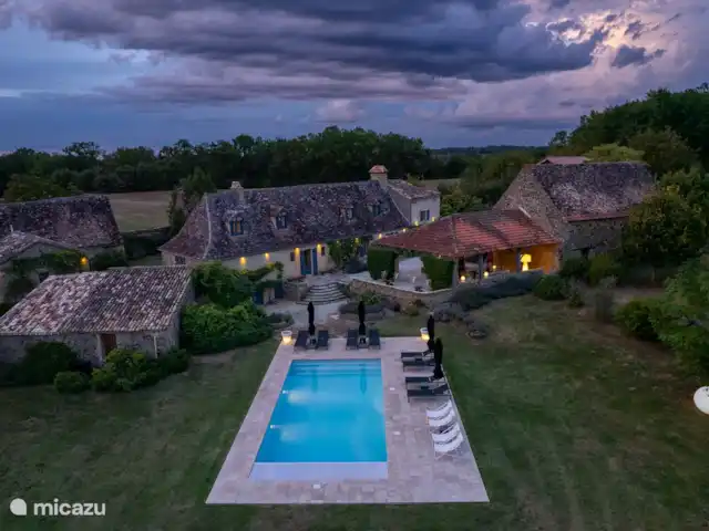 Location de Vacances France, Dordogne, Sainte-Croix, ferme - Le Mas et Le Mazet Le Mas et la piscine privée