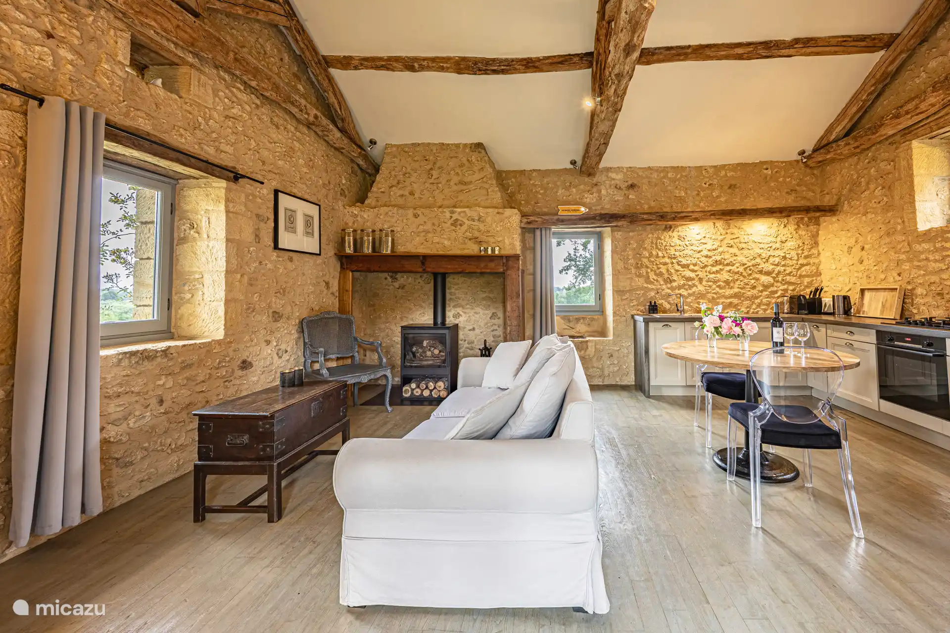 Le Mazet's living room