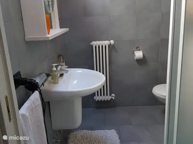 Casa Pianello de Lario | Italie, Lac de Côme, Pianello del Lario - maison de vacances Salle de bain à l'étage