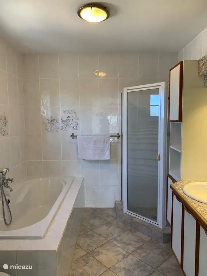 Badezimmer Schlafzimmer 3