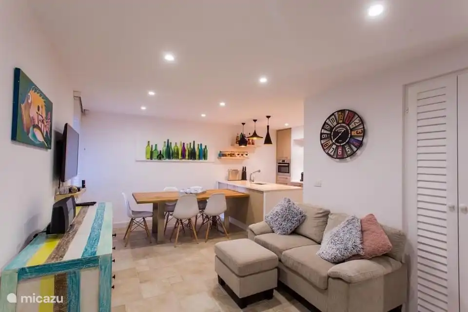 Wohnraum mit offener Küche