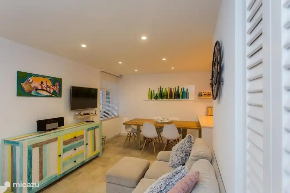 Kleiner Waschraum mit Waschmaschine/Trockner