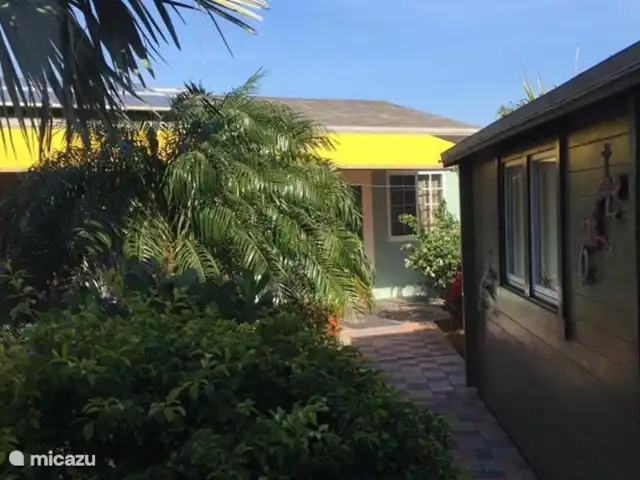 appartement huren in Aruba, Paradera, Paradera – La Felicidad Aruba- Sonrisa Di Aruba ingang naar het appartement