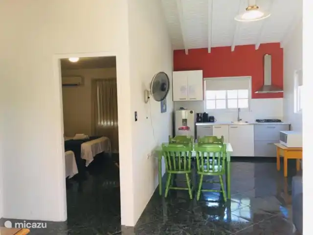 appartement huren in Aruba, Paradera, Paradera – La Felicidad Aruba- Sonrisa Di Aruba woon / eetkamer en keuken