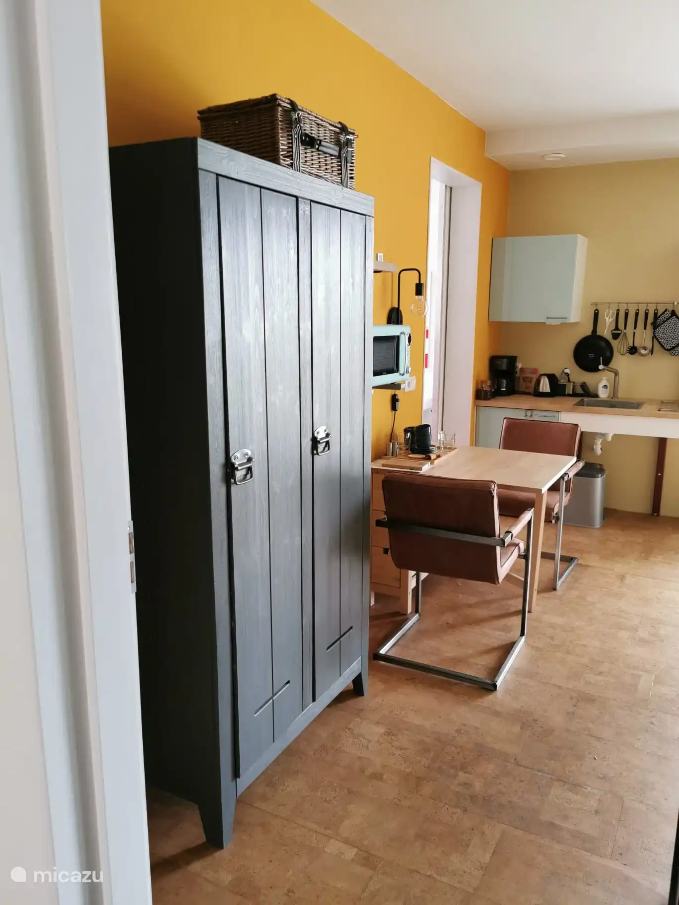 Treten Sie durch unseren Haupteingang ein. Zusätzliche Option neben dem privaten Eingang. Manchmal einfach nützlich. 