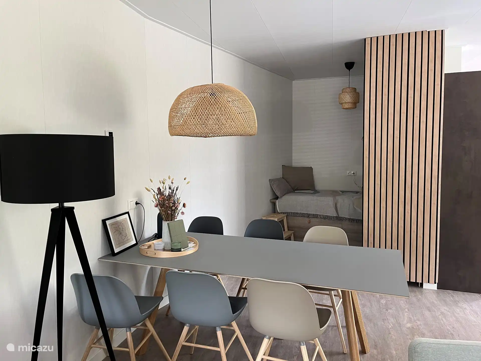 Das Boxbett: 5. Schlafplatz im Wohnzimmer. Bitte beachten Sie: Diese kann nicht mit einer alten Tür verschlossen werden.