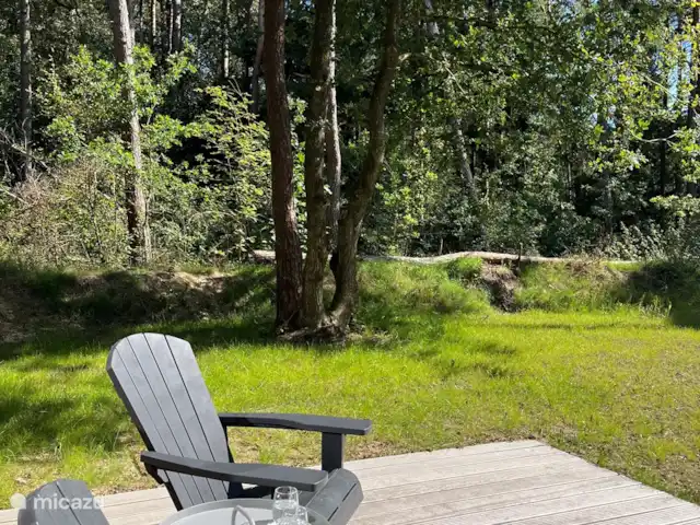 Maison de vacances Holt à Norg | Pays-Bas, Drenthe, Norg - maison de vacances deux chaises longues et barbecue