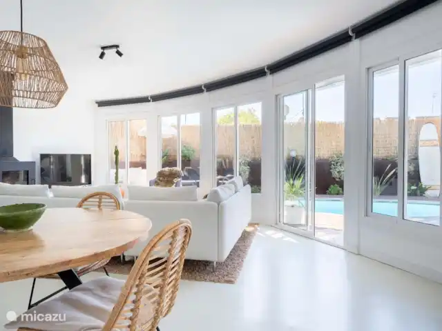 Maison ensoleillée, piscine privée et barbecue | Espagne, Barcelone, Sant Pere de Ribes - chalet Salon lumineux