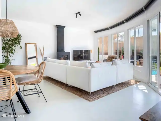 Maison ensoleillée, piscine privée et barbecue | Espagne, Barcelone, Sant Pere de Ribes - chalet Salon lumineux