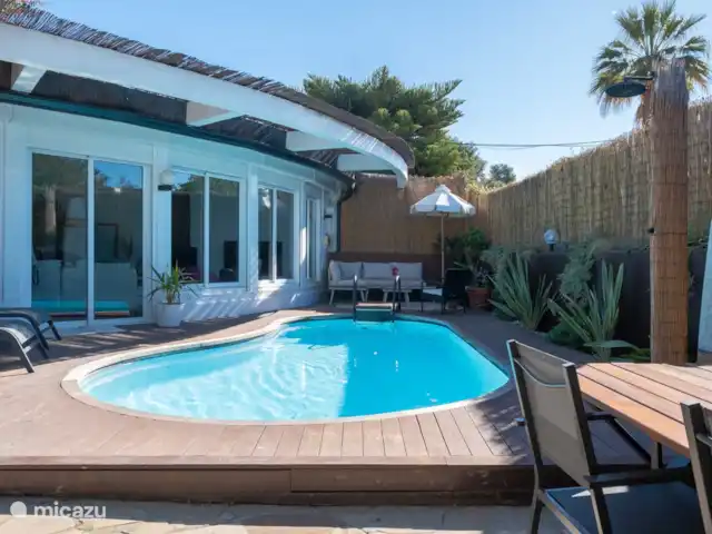 Maison ensoleillée, piscine privée et barbecue | Espagne, Barcelone, Sant Pere de Ribes - chalet Jardin avec piscine