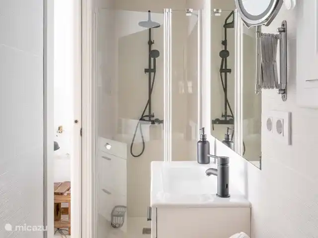 Maison ensoleillée, piscine privée et barbecue | Espagne, Barcelone, Sant Pere de Ribes - chalet Salle de bain de la chambre principale
