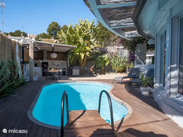 Maison ensoleillée, piscine privée et barbecue | Espagne, Barcelone, Sant Pere de Ribes - chalet Jardin avec piscine