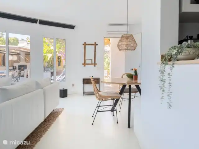 Maison ensoleillée, piscine privée et barbecue | Espagne, Barcelone, Sant Pere de Ribes - chalet Salon lumineux
