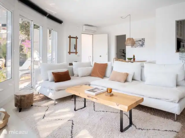 Maison ensoleillée, piscine privée et barbecue | Espagne, Barcelone, Sant Pere de Ribes - chalet Salon lumineux