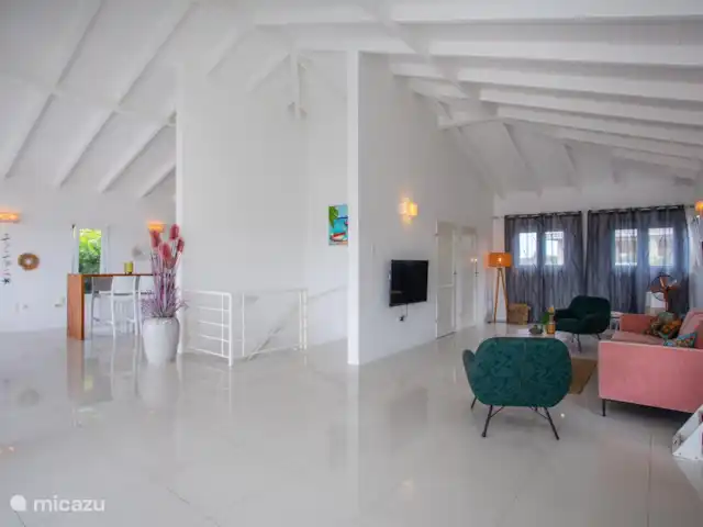 Villa Bunita Bista (Mooi uitzicht) huren in Curaçao, Banda Ariba (oost), Jan Thiel - villa Een lekker zitplek, TV met heel veel zenders en voor Nederland met terugkijk, een ventilator en een gastentoilet