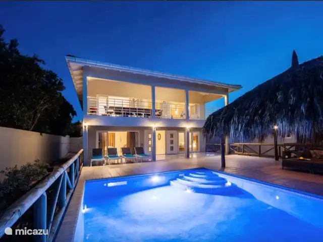 Villa Bunita Bista (Mooi uitzicht) huren in Curaçao, Banda Ariba (oost), Jan Thiel - villa Sfeervolle verlichting in en rond de villa voor gezellige lange tropenavonden.