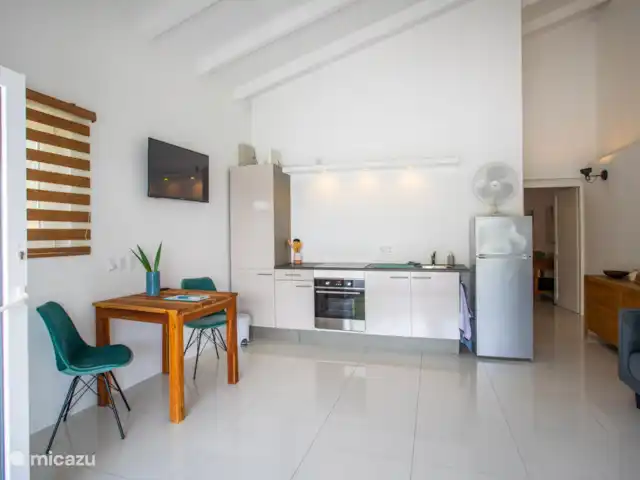 Villa Bunita Bista (Mooi uitzicht) huren in Curaçao, Banda Ariba (oost), Jan Thiel - villa Het 2-persoons appartement heeft een ruime woonkamer inclusief keuken