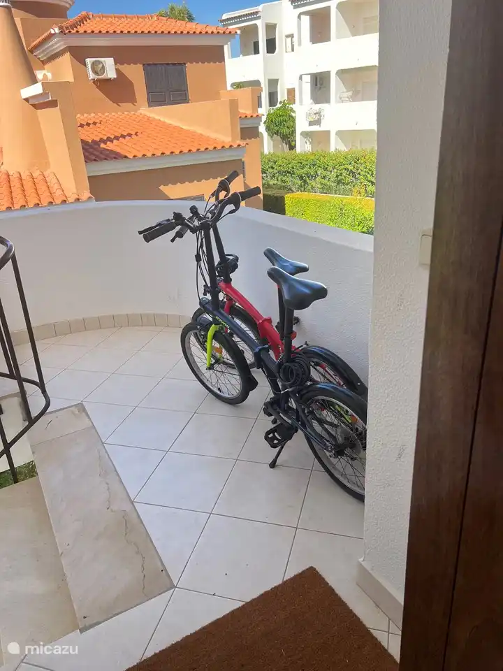 2 Falträder zur kostenlosen Nutzung.