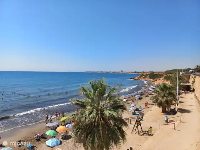 Location de Vacances Espagne, Costa Blanca, Torrevieja, appartement - Plage El Paraíso Plage punta Prima. Suivez-#holidayhomeespana pour découvrir d’autres de ces belles plages de la région.