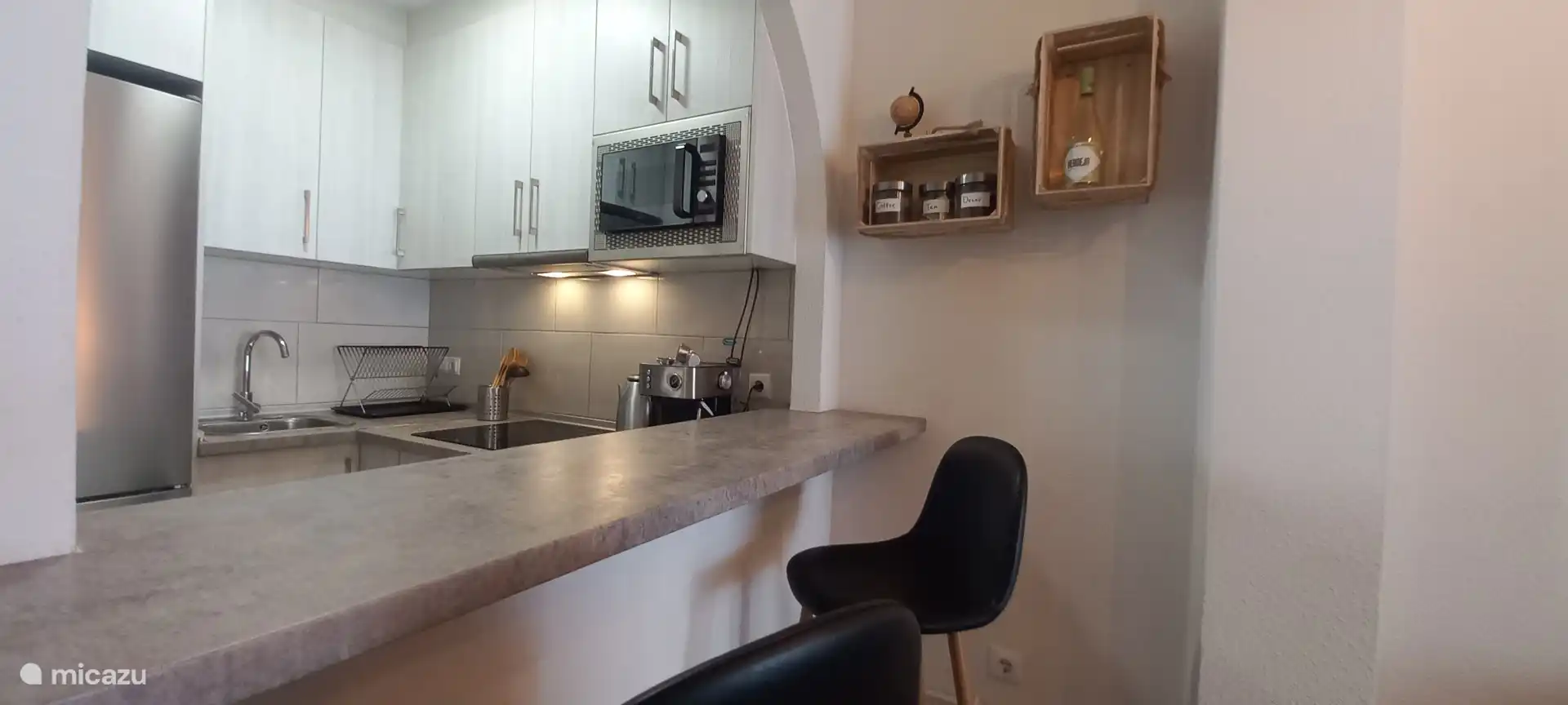 Delicious dinner available with all comforts.