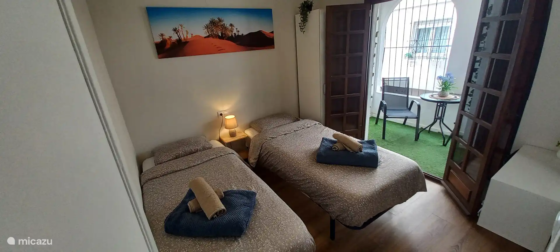 Bedroom with 2 x single beds 90 x 200 cm. 