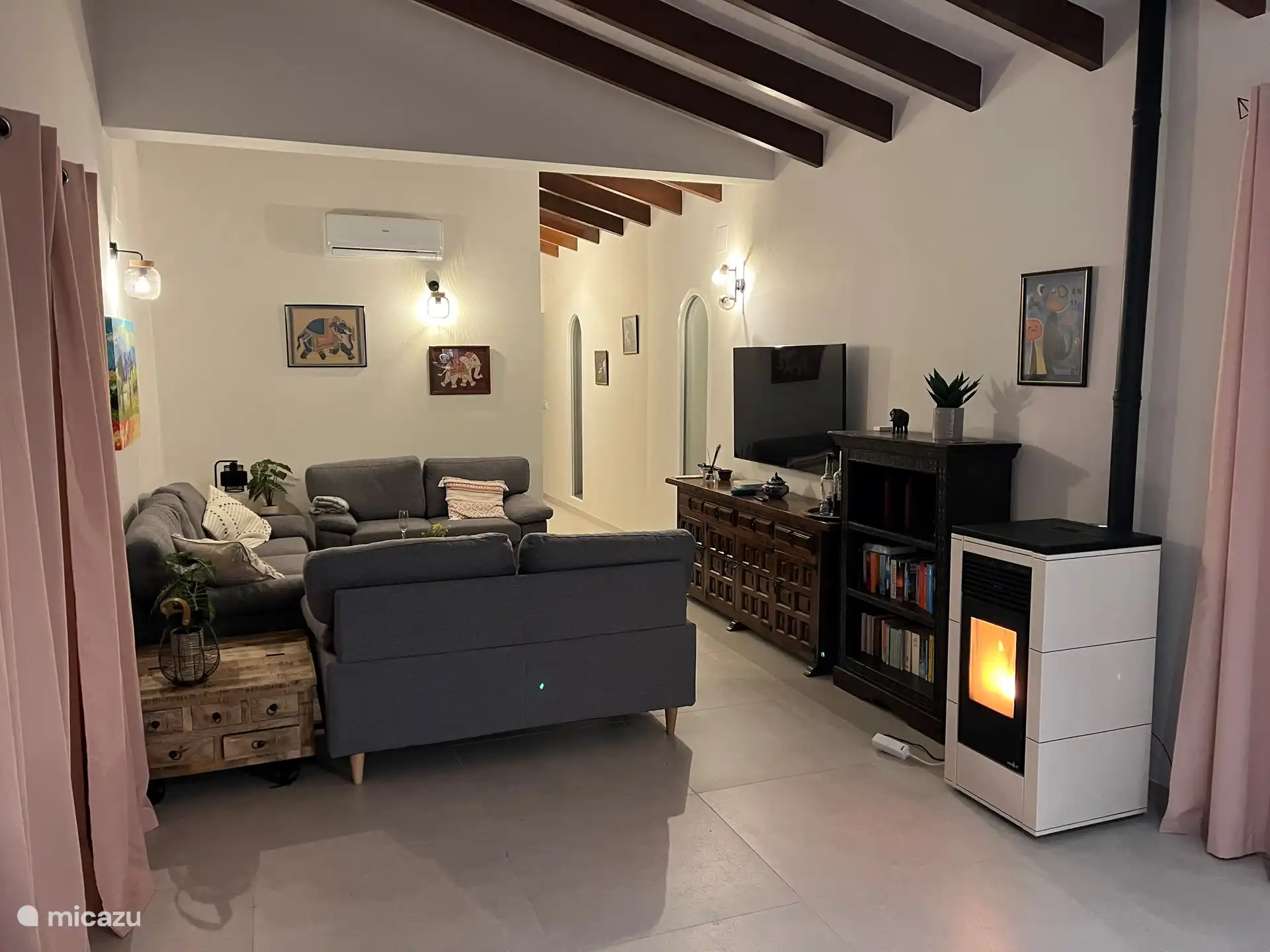 Ambiance soirée en hiver avec un poêle à granulés