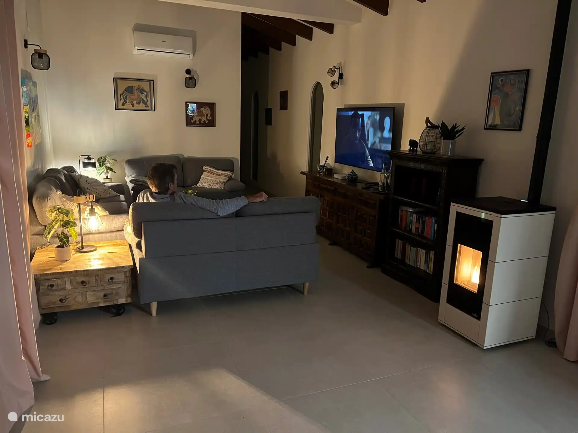 Ambiance soirée en hiver avec un poêle à granulés