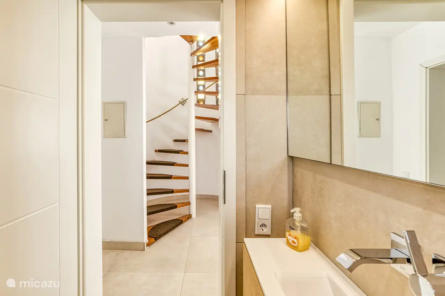 De trap naar de 1e etage