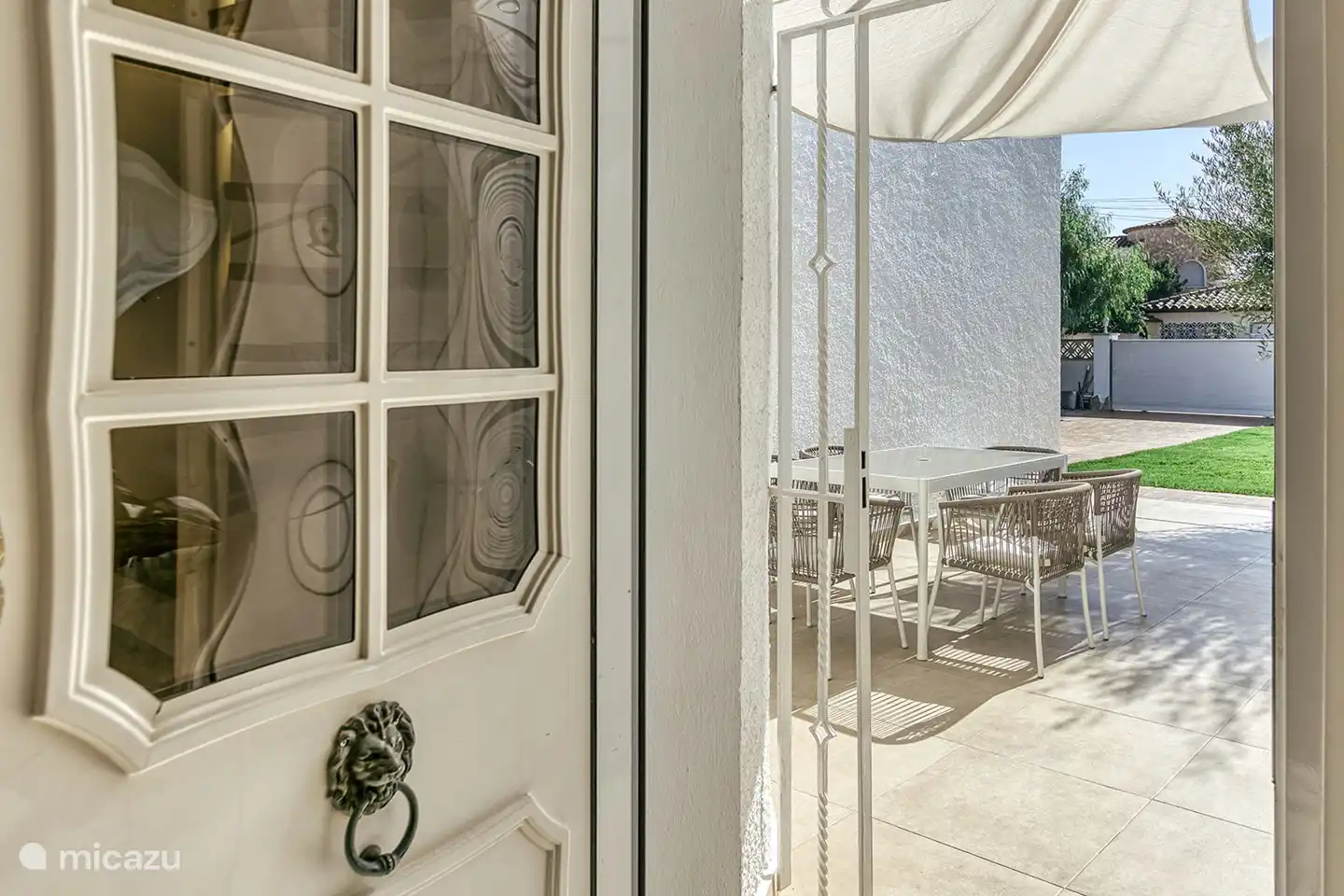 terras vanuit de voordeur