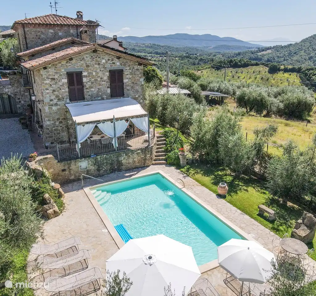 Todi - huis met privé zwembad