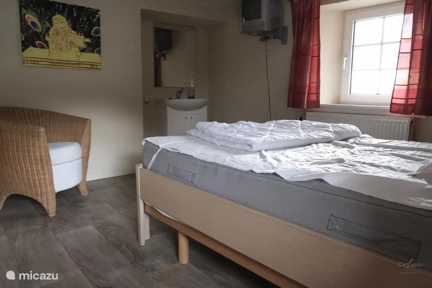 Schlafzimmer mit Waschbecken