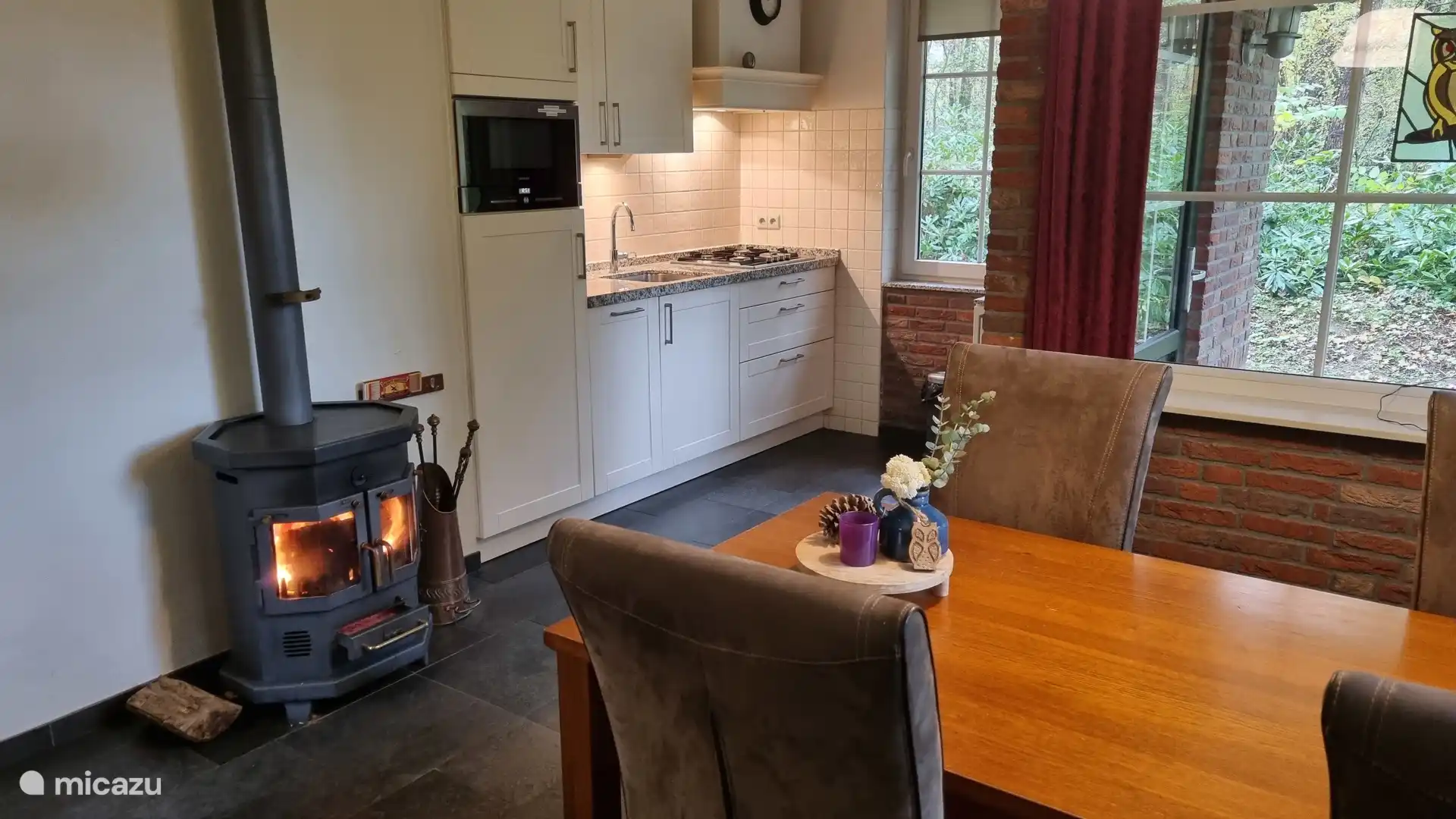 Huisje met houtkachel
