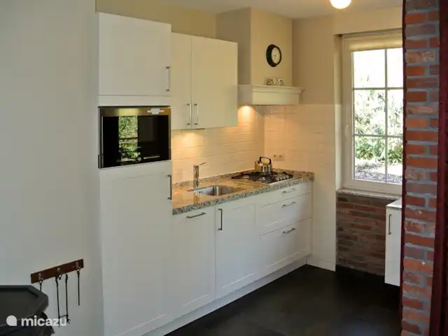 El cárabo en Países Bajos, Overijssel, Ootmarsum - bungaló Cocina