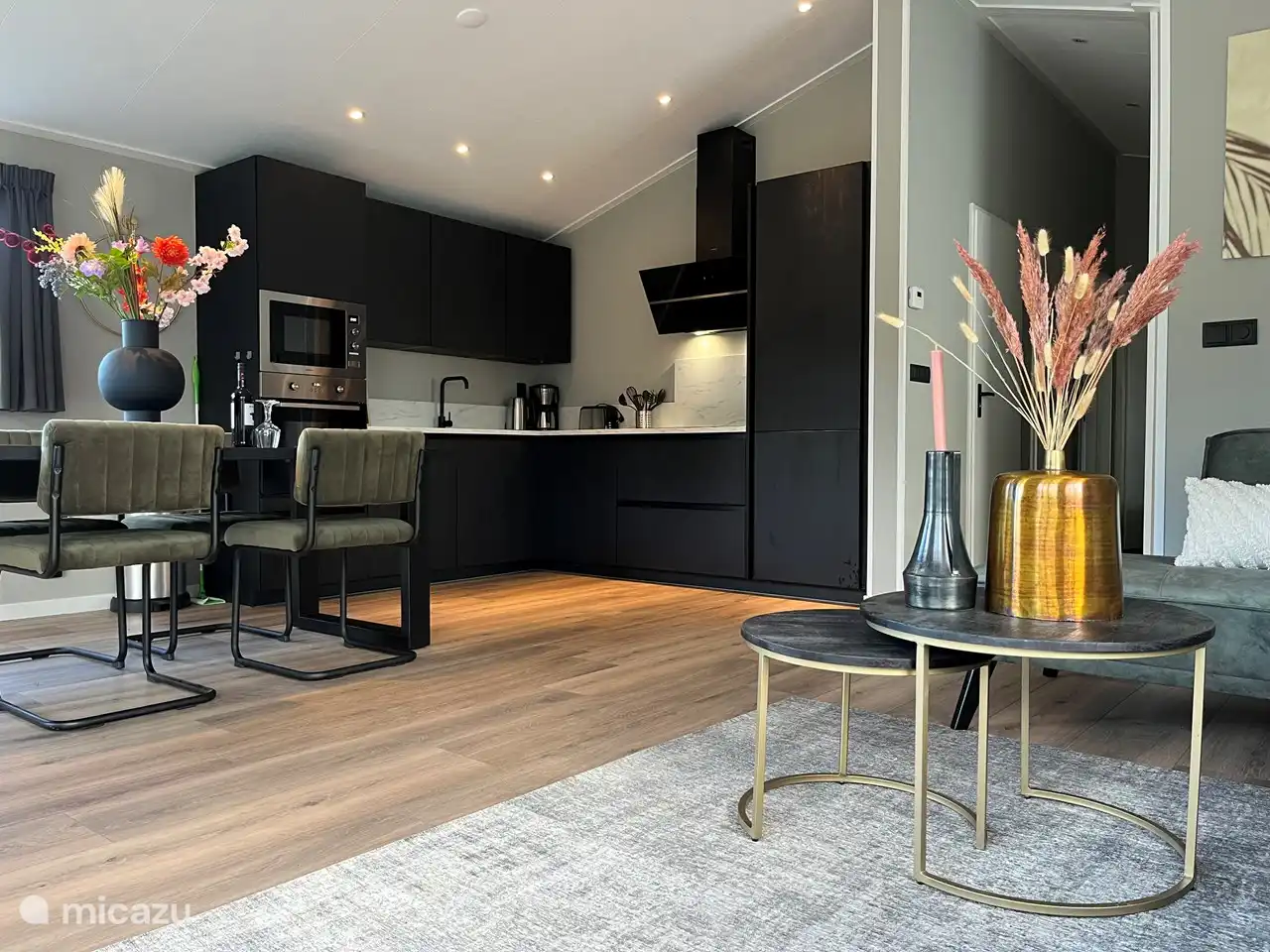 Séjour spacieux avec cuisine ouverte