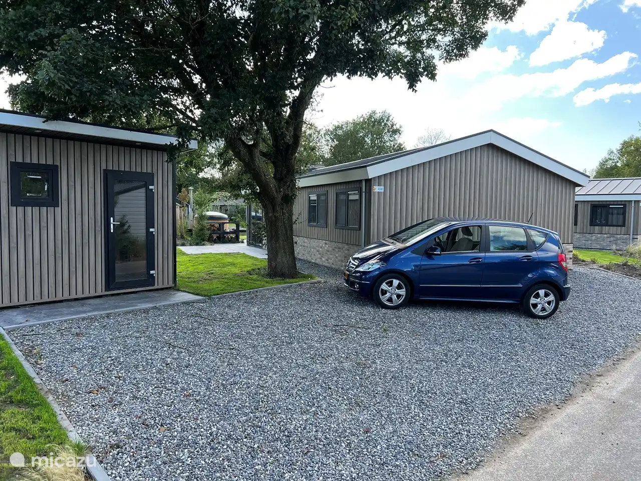 Espace de stationnement spacieux pour 2 voitures