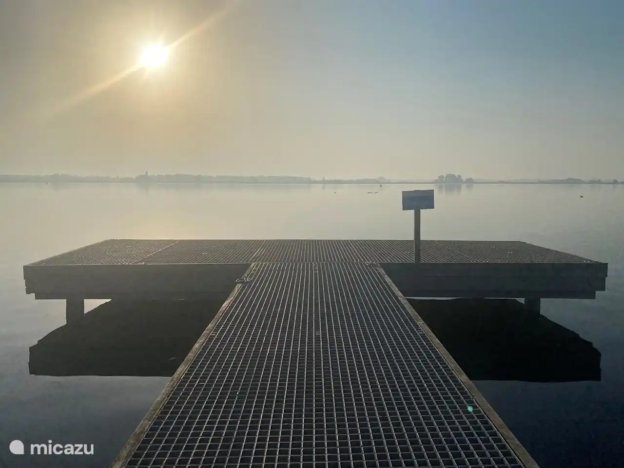 Profitez de la pêche sur ce quai de pêche sur le lac