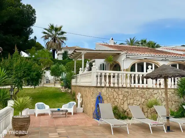 Casa Vista Lejana en España, Costa Blanca, Jávea - villa Vista a través de la terraza trasera