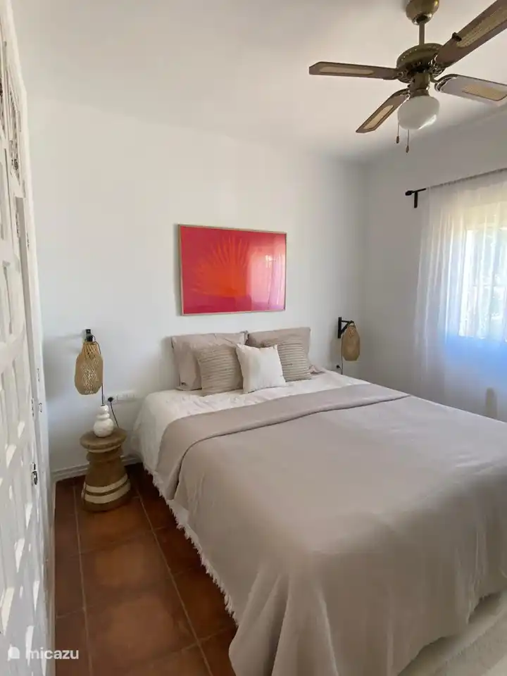 Chambre principale avec salle de bain privée