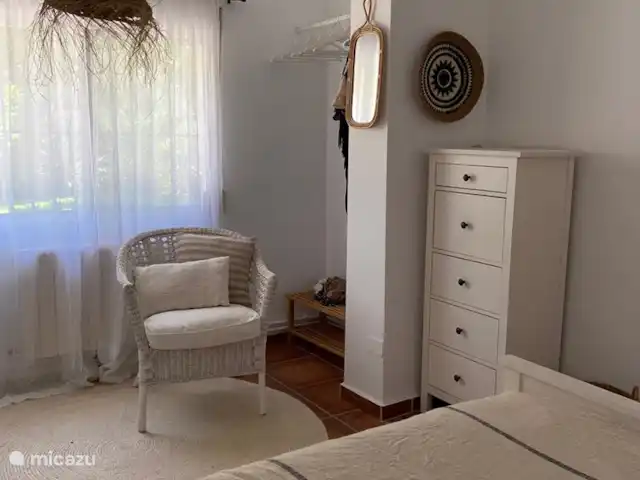 Casa Vista Lejana en España, Costa Blanca, Jávea - villa Amplio segundo dormitorio con alcoba adicional, zona de estar y espacio para una cuna.