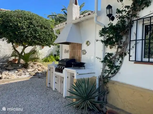 Casa Vista Lejana en España, Costa Blanca, Jávea - villa Acogedora cocina al aire libre Paellera y quemador.