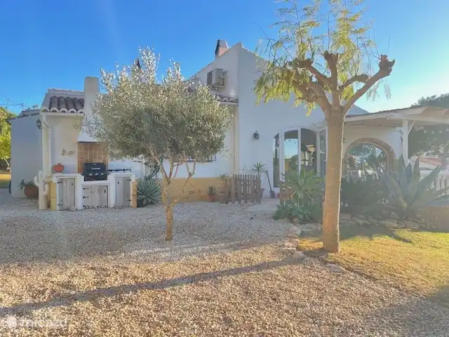 Casa Vista Lejana en España, Costa Blanca, Jávea - villa Jardín lateral con BBQ